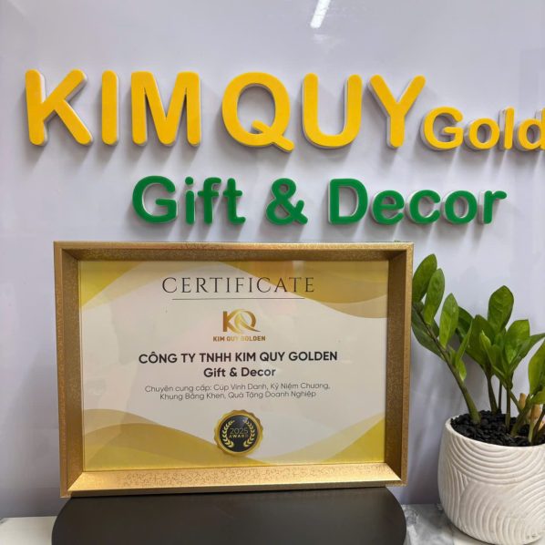 Khung giấy khen màu vàng kim vân mây sang trọng kích thước theo yêu cầu