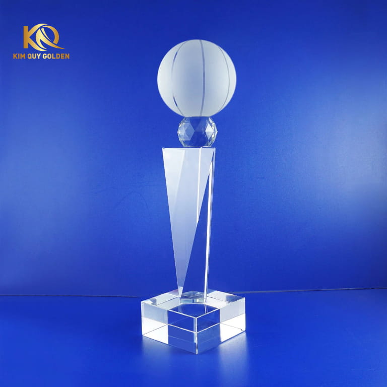 Giá cúp pha lê bóng rổ dao động khoảng 250.000 - 400.000 VND/cúp