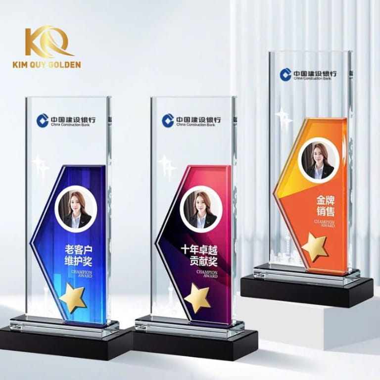 Yêu cầu hình ảnh và bố cục thiết kế khi in lên cúp pha lê