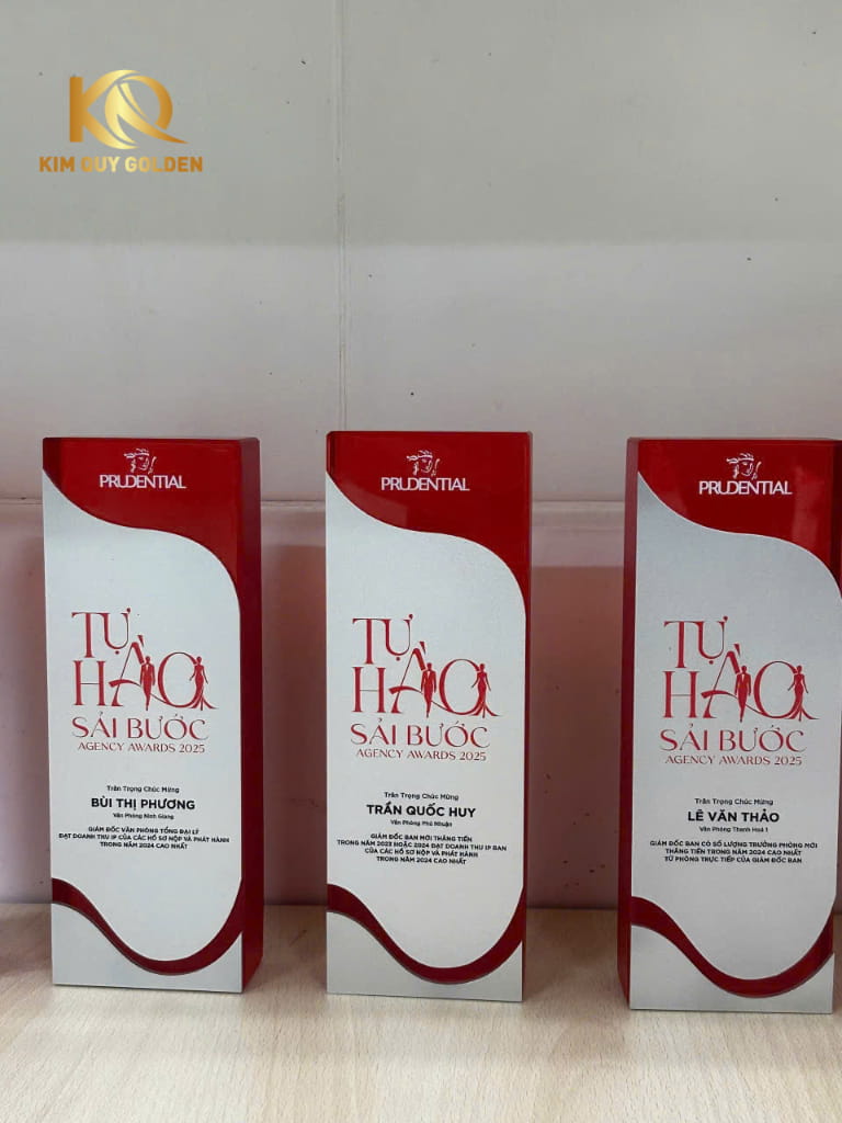 Cúp pha lê màu