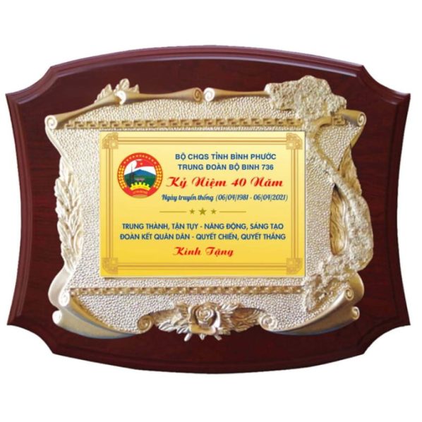 Bảng vinh danh gỗ mạ vàng