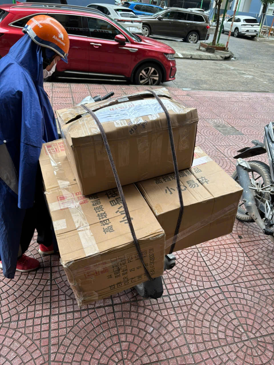 Đóng gói giao cúp pha lê toàn quốc